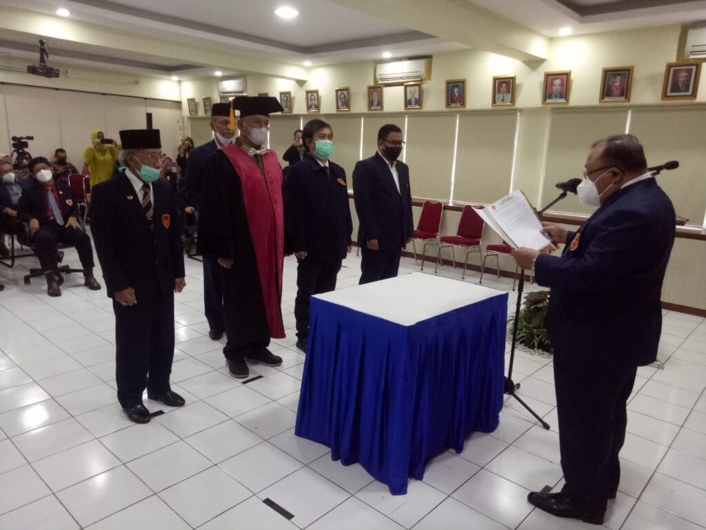 pelantikan dekan hukum unkris